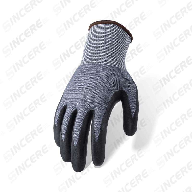 Gants résistants aux coupures ANSI A6 de calibre 13 avec revêtement de paume en micro-mousse de nitrile noir Gants résistants aux coupures ANSI A6 de calibre 13 avec revêtement de paume en micro-mousse de nitrile noir