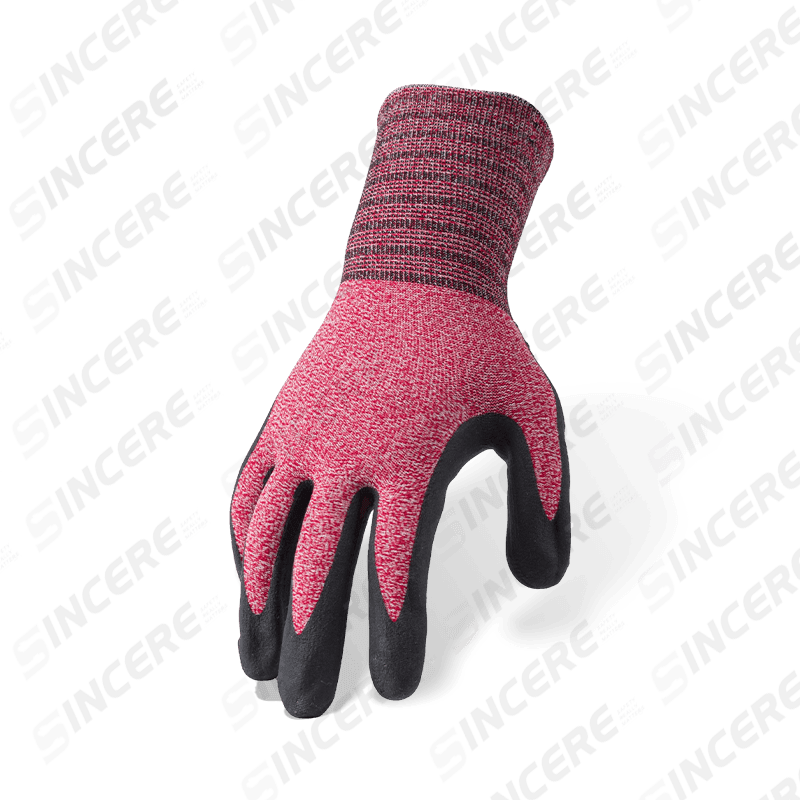 Gants en nylon élasthanne calibre 15 avec paume en micro-mousse en nitrile noir et poignée antidérapante à pois en nitrile