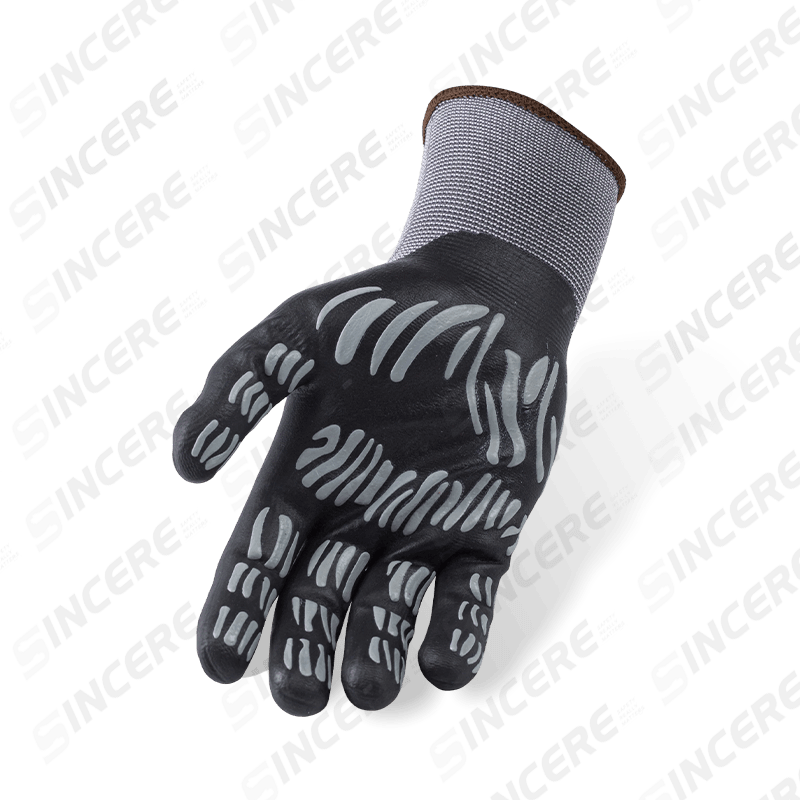 Gants en nylon élasthanne calibre 15 avec paume en micro-mousse en nitrile noir et poignée à points en nitrile irrégulier gris