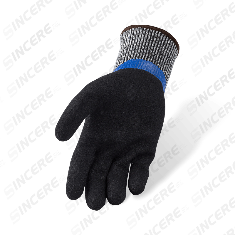 Gants résistants aux coupures ANSI A4 de calibre 13 — trempage 3/4 lisse en nitrile bleu avec paume de sable noire et renfort complet du pouce Gants résistants aux coupures ANSI A4 de calibre 13 — trempage 3/4 lisse en nitrile bleu avec paume de sable noire et renfort complet du pouce