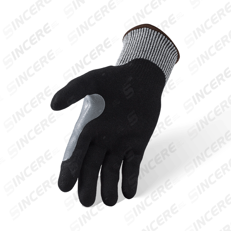 Gants résistants aux coupures ANSI A4 de calibre 13 avec paume en nitrile noir Sandy et entrejambe de pouce renforcé extra-long Gants résistants aux coupures ANSI A4 de calibre 13 avec paume en nitrile noir Sandy et entrejambe de pouce renforcé extra-long