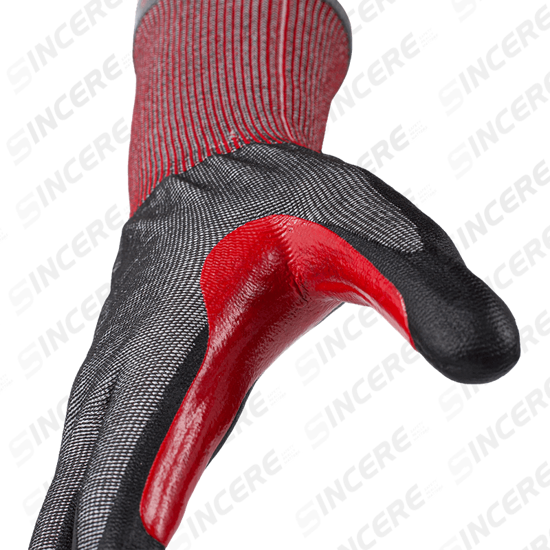 Gants résistants aux coupures ANSI A5 de calibre 18 avec paume en micro-mousse de nitrile noir et entrejambe de pouce renforcé étendu rouge Gants résistants aux coupures ANSI A5 de calibre 18 avec paume en micro-mousse de nitrile noir et entrejambe de pouce renforcé étendu rouge